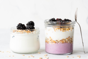 greek yogurt with granola and berries