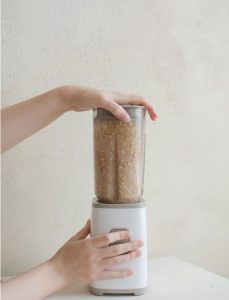 making smoothie with oats and milk in blender